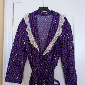 Vintage Purple Lace Trim Robe Size m